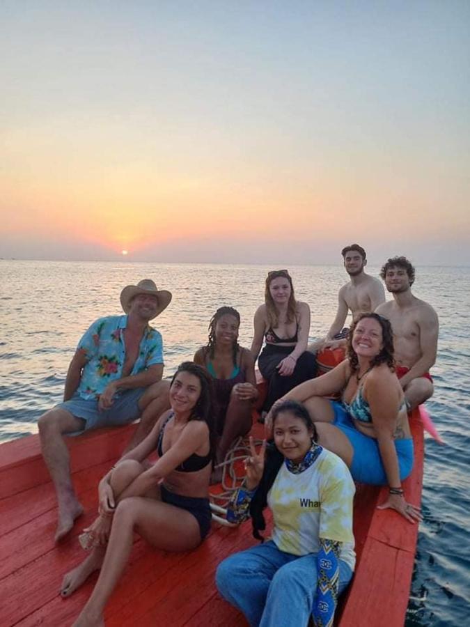 Lucky Sun Saracen Bay Vandrarhem Koh Rong Sanloem Exteriör bild