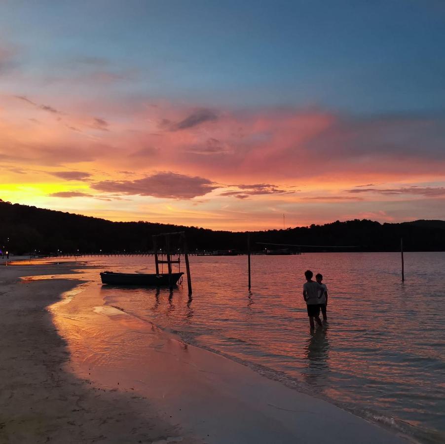 Lucky Sun Saracen Bay Vandrarhem Koh Rong Sanloem Exteriör bild