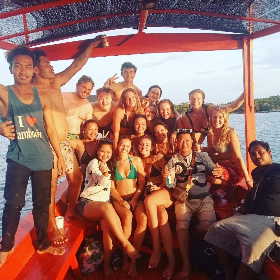 Lucky Sun Saracen Bay Vandrarhem Koh Rong Sanloem Exteriör bild