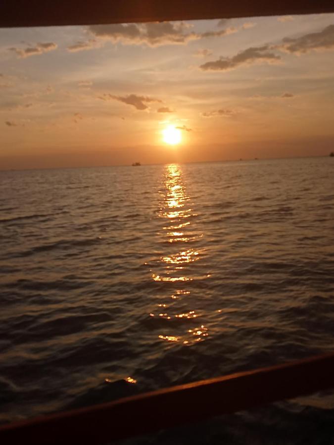 Lucky Sun Saracen Bay Vandrarhem Koh Rong Sanloem Exteriör bild
